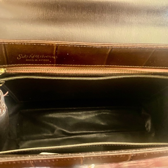 Saks Fifth Avenue Vintage 1960s/70 Brown crocodile embossed leather Handbag. - Picture 7 of 13